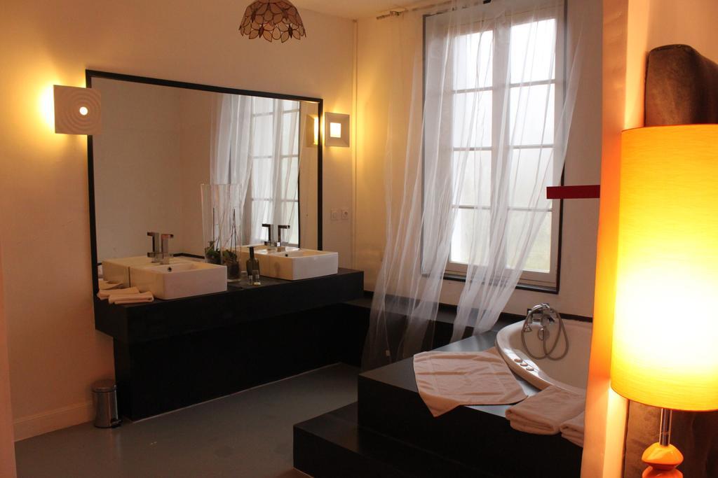 Le Relais Du Silence Chateau Lavail Labastide-d'Anjou Room photo